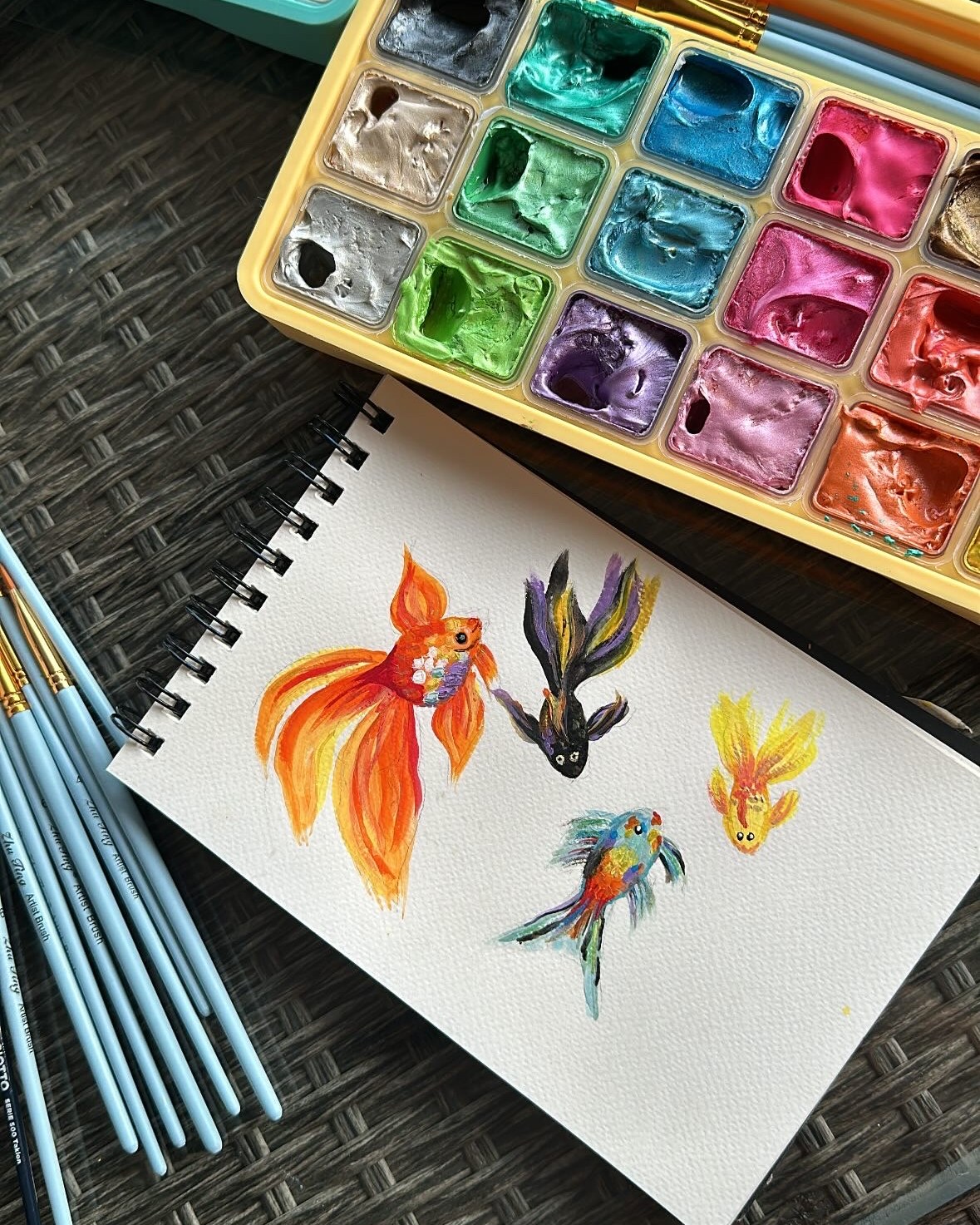 Acuarelas y peces pintados